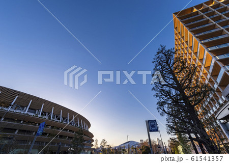 完成した新国立競技場の夕景 完成した新国立競技場の夕景 61541357