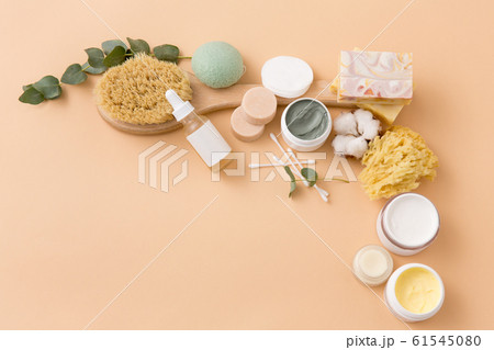 soap, brush, sponge, clay mask and body butter 61545080