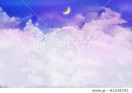 夜空に浮かぶ新月と雲のイラスト素材