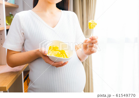 パイナップル 妊婦 迷信 疑問 考える 61549770