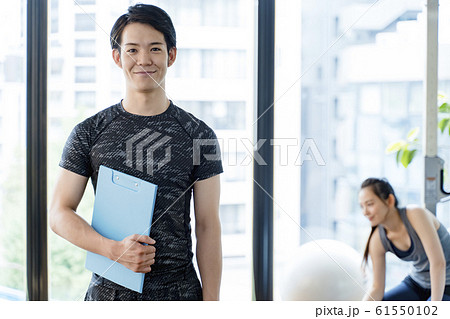 パーソナルジムトレーナー 61550102