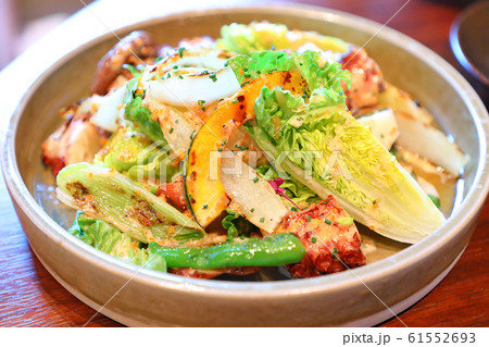 おいしい野菜サラダ 61552693