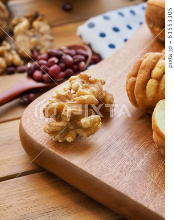 クルミ おやつ 食べ物 61553305