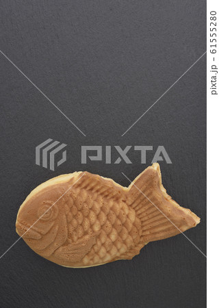 石皿の上にたい焼き 61555280