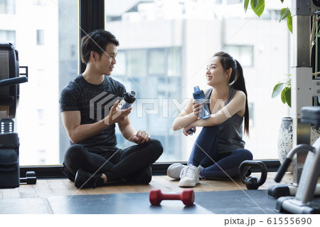 パーソナルジム イメージ_談笑 61555690