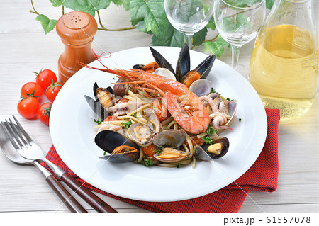 魚介のペスカトーレ（リングイネを使ったシーフードパスタです） 61557078