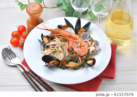 魚介のペスカトーレ(リングイネを使ったシーフードパスタです) 魚介のペスカトーレ(リングイネを使ったシーフードパスタです) 61557079