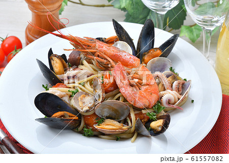 魚介のペスカトーレ（リングイネを使ったシーフードパスタです） 61557082