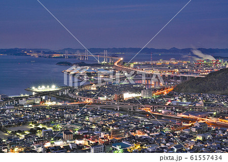 【瀬戸大橋 (青ノ山山頂展望台より) (夜)】 香川県綾歌郡宇多津町青の山山頂 【瀬戸大橋 (青ノ山山頂展望台より) (夜)】 香川県綾歌郡宇多津町青の山山頂 61557434