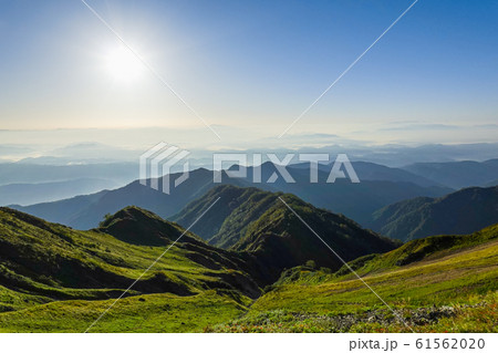 五竜山荘より遠見尾根方面の眺め (朝) 五竜山荘より遠見尾根方面の眺め (朝) 61562020