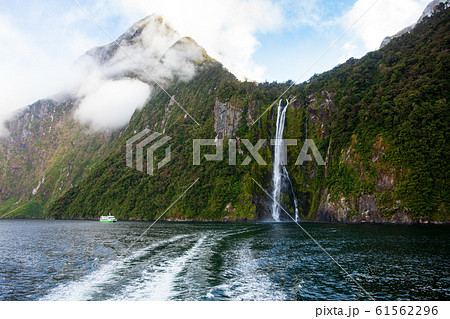ミルフォード・サウンド　Milford Sound 61562296