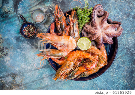 Plate with shrimps and octopus 61565929