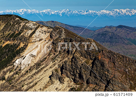 浅間山外輪山と残雪の北アルプス 61571409