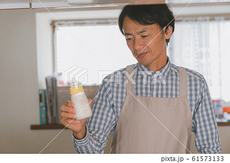 Day 10　生後10日　育児休暇　パパ 61573133