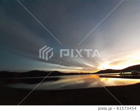 山中湖の朝日 61573454