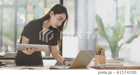 Attractive female freelancer working on the Attractive female freelancer working on the 61574200
