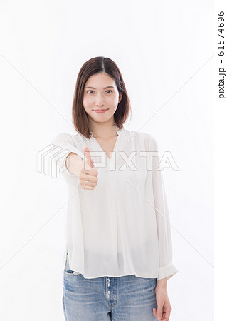 若い女性　グッド　いいね 61574696