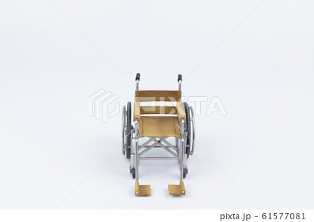 車椅子　入院　けが　介護　リハビリ　イメージ 61577081