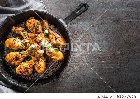 Roasted chicken legs in pan with herbs - close up Roasted chicken legs in pan with herbs - close up 61577658