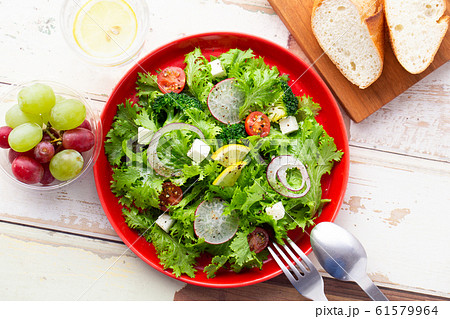 インスタ映え 野菜サラダの写真素材