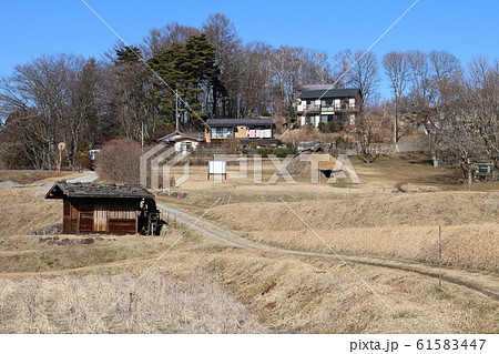 ■ 井戸尻遺跡 ■ 竪穴式住居と水車 ■ 長野県 富士見町 61583447