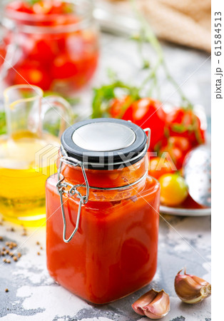 tomato sauce 61584513