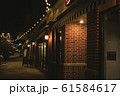 海外の夜の街並み 61584617