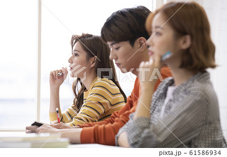 男女 授業 勉強 61586934