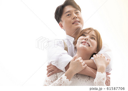 カップル 夫婦 笑顔 61587706