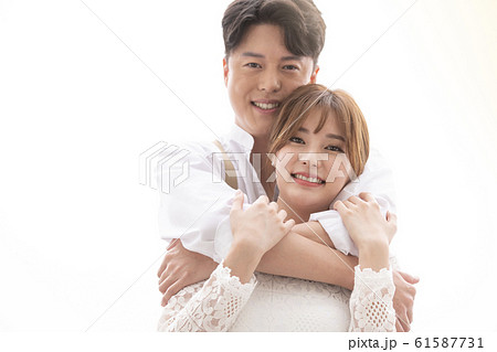 カップル 夫婦 笑顔 61587731