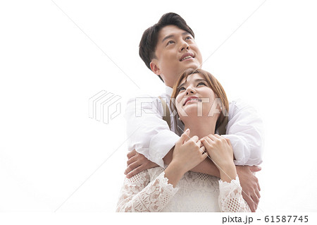 カップル 夫婦 笑顔 61587745