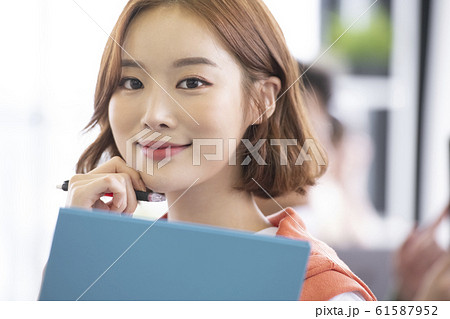 女性 女 女の子 61587952