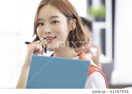 女性 女 女の子 61587956