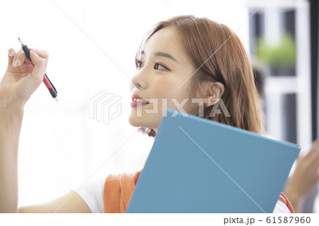 女性 女 女の子 61587960