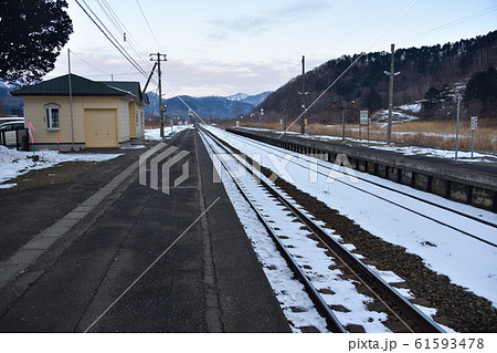 冬の北海道豊浦町で礼文駅の早朝の風景を撮影 冬の北海道豊浦町で礼文駅の早朝の風景を撮影 61593478