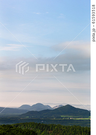 日本の北海道東部にある阿寒摩周国立公園・7月の弟子屈町900草原 日本の北海道東部にある阿寒摩周国立公園・7月の弟子屈町900草原 61593518