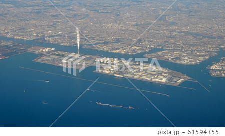 羽田空港離陸直後に扇島の工業地帯を一望 61594355