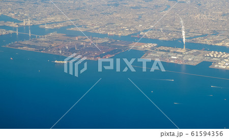 羽田空港離陸直後に扇島の工業地帯を一望 羽田空港離陸直後に扇島の工業地帯を一望 61594356