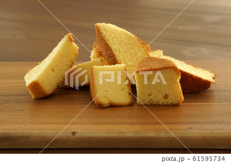 スポンジケーキの切れ端 61595734