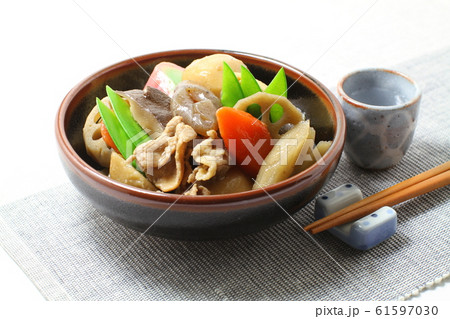 旨煮、お節料理、根菜の煮物、炊き合わせ 61597030