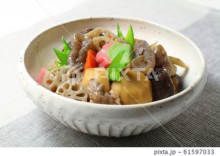 旨煮、お節料理、根菜の煮物、炊き合わせ 61597033