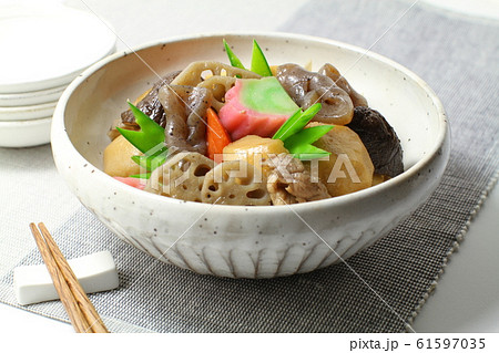 旨煮、お節料理、根菜の煮物、炊き合わせ 61597035