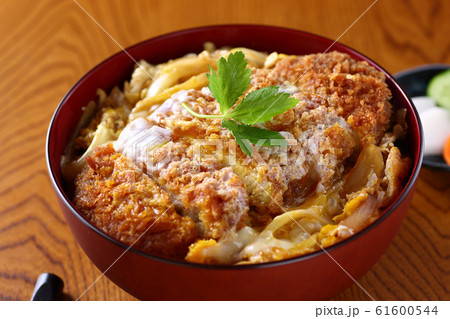 カツ丼 61600544