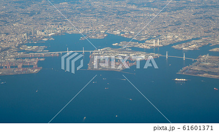 羽田空港離陸直後の横浜港上空 61601371