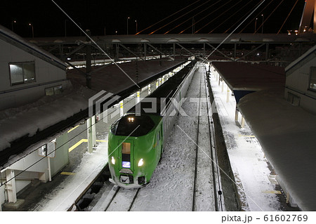 青森駅に停車中のスーパー白鳥号の写真素材