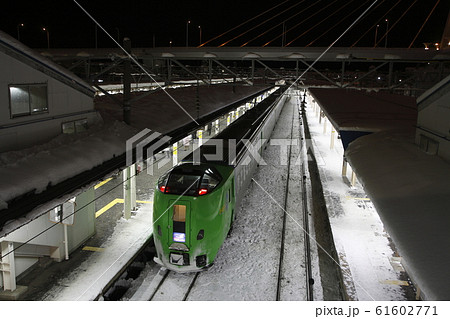 青森駅に停車中のスーパー白鳥号 61602771