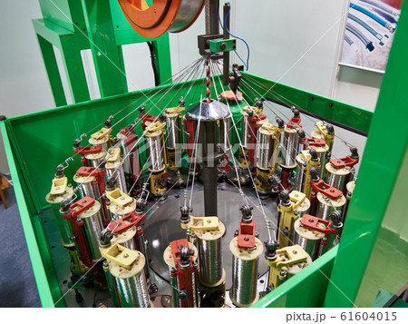 Light lever-arm braiding machines 61604015