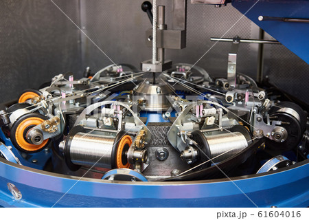 Light lever-arm braiding machines 61604016