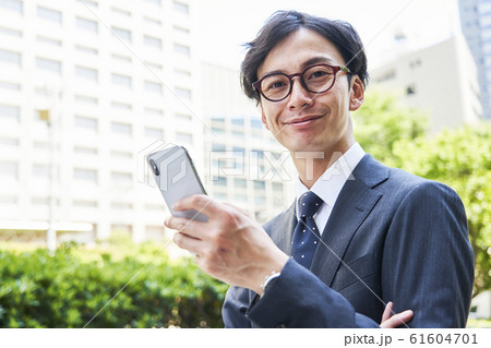 若いビジネスマン 若いビジネスマン 61604701