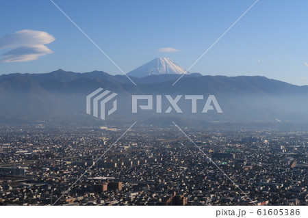 山梨県立科学館展望台からの眺望と富士山 61605386